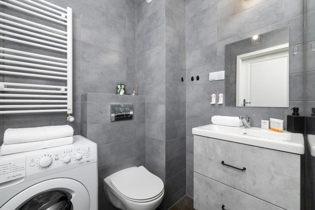 Comfy Apartment Pachonskiego With Parking In Krakow By Noclegi Renters Exteriör bild